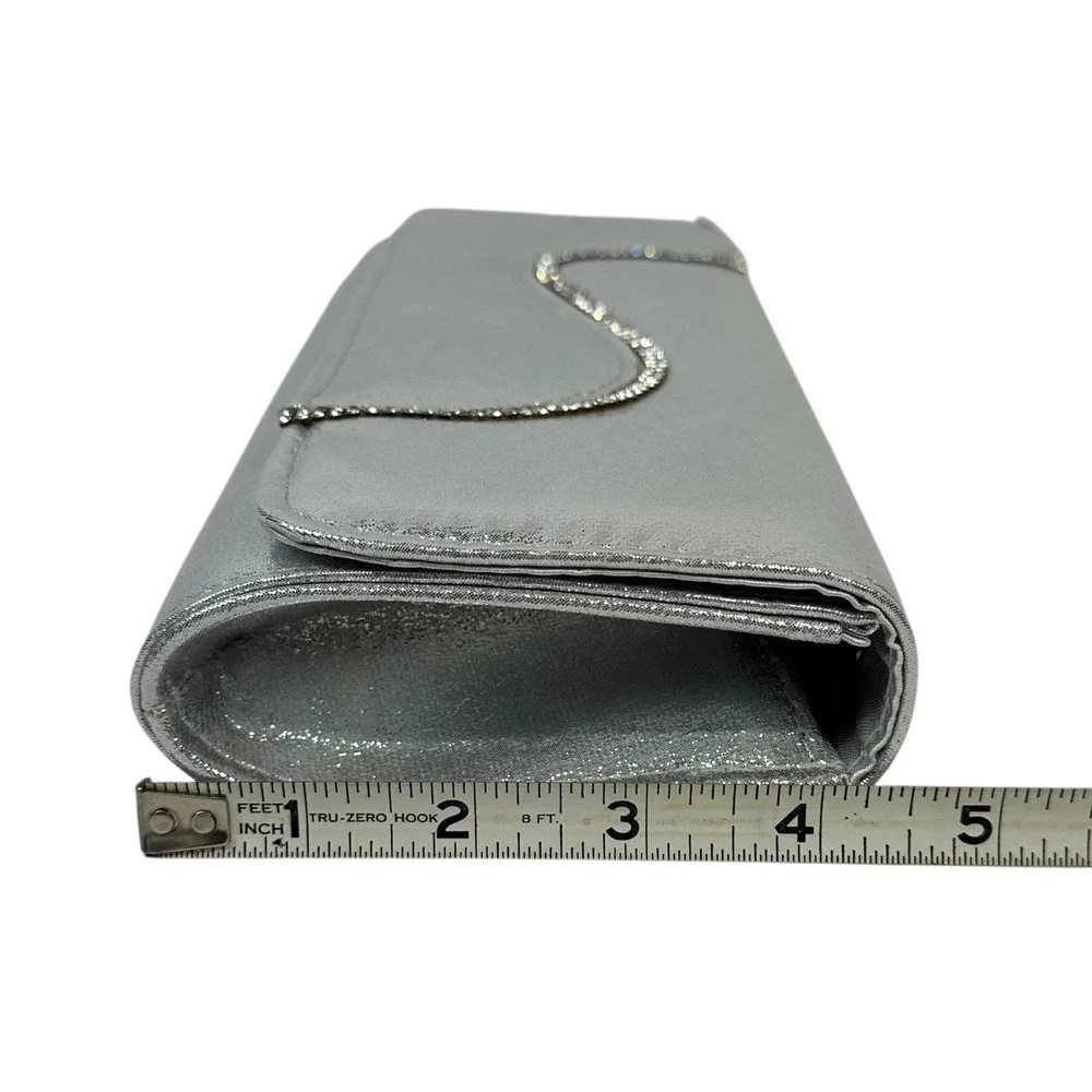 NWT Elite Champagne Clutch Purse Womens One Size Silver Glitter Rhinestone Chain